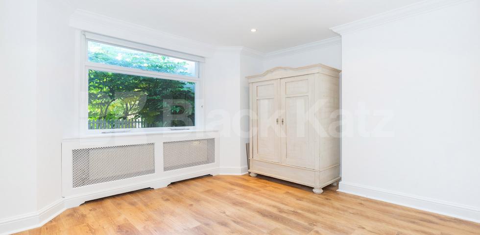 Amazing two bed with private garden and being a stoes throw to Primrose Hill. St Georges Terrace, Primrose Hill / Camden 
